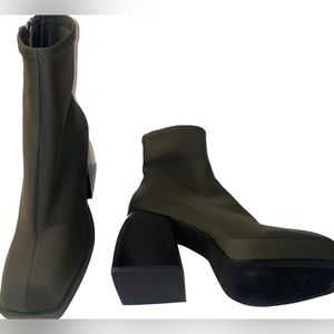 New JEFFREY CAMPBELL Dauphin Square Toe
Boot In Olive Neoprene